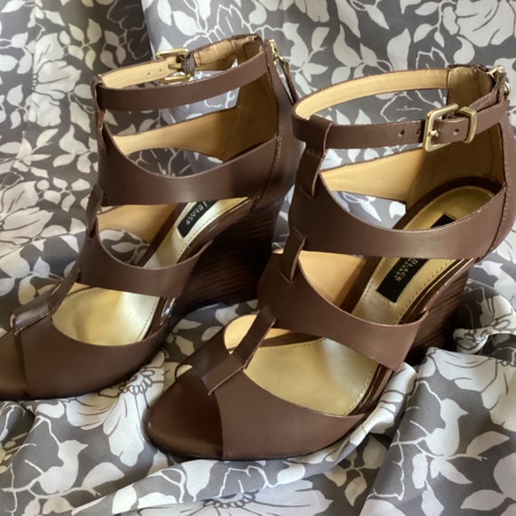 White House Black Market Brown Elegant Wedge - Picture 8 of 8